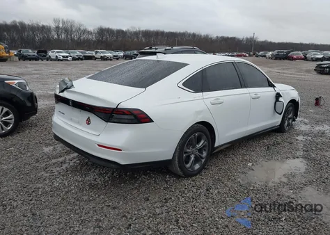 2024 Honda Accord Ex z USA, uszkodzony, nr VIN 1HGCY1F38RA051770